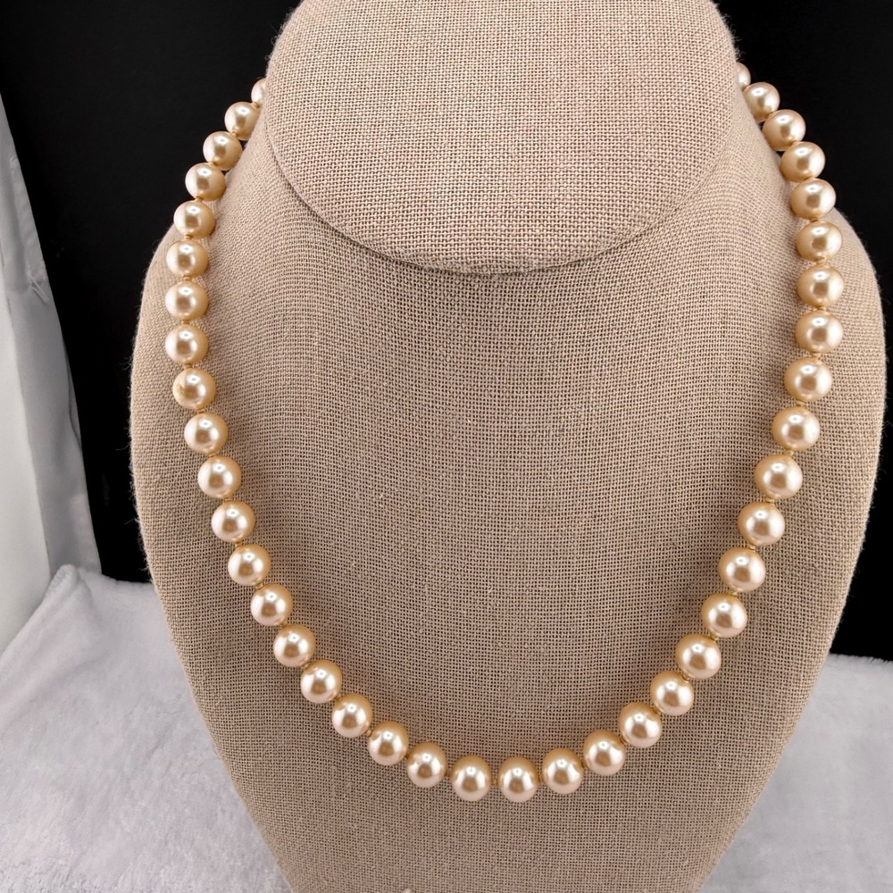 Vintage Monet Imitation Pearl Necklace Glass 18"‎